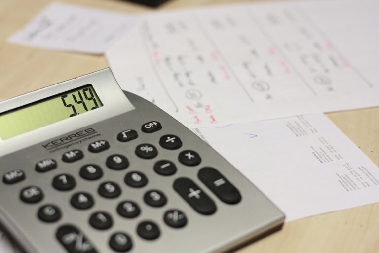 kalkulator-računi-plaćanje-takse