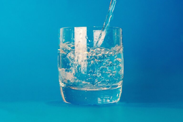 voda-bez-vode-čaša
