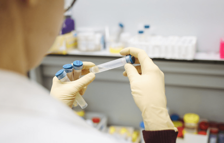 koronavirus-laboratorija-testiranje