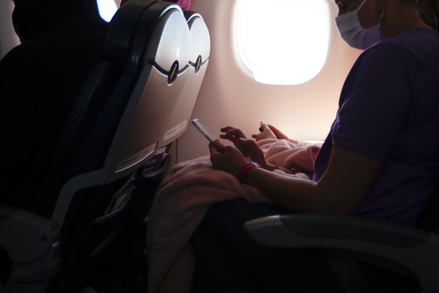 putovanje-avion-virus-maska