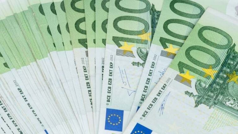 100-evra-od-države-novčana-pomoć-novac