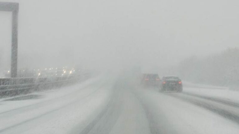 sneg-autoput-saobraćaj-zima-blokirano