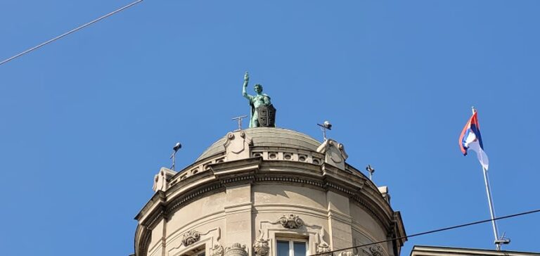 statua-srbija-vlada-srbije